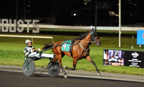 Ariana G. överlägsen