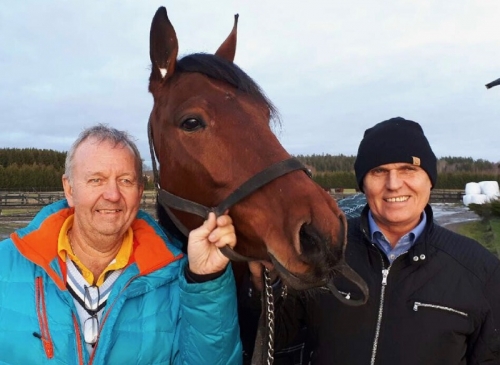 Stefan Melander säljer ut