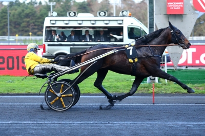 Ny framgång för Earl Simon