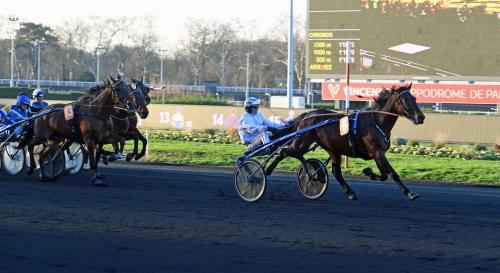 Trinity Lux debutvann för Bazire
