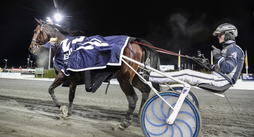 Nu är Oskar proffs!