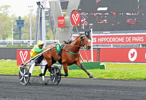 Face Time Bourbon i topp