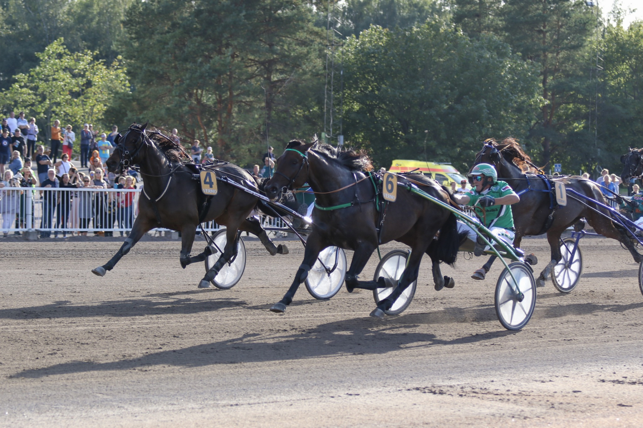 Graceful Swamp (e. So Perfect) och Ari Moilanen spetsade hem Derbyt i Finland. Foto Terhi Piispa-Helisten/Ravinetti