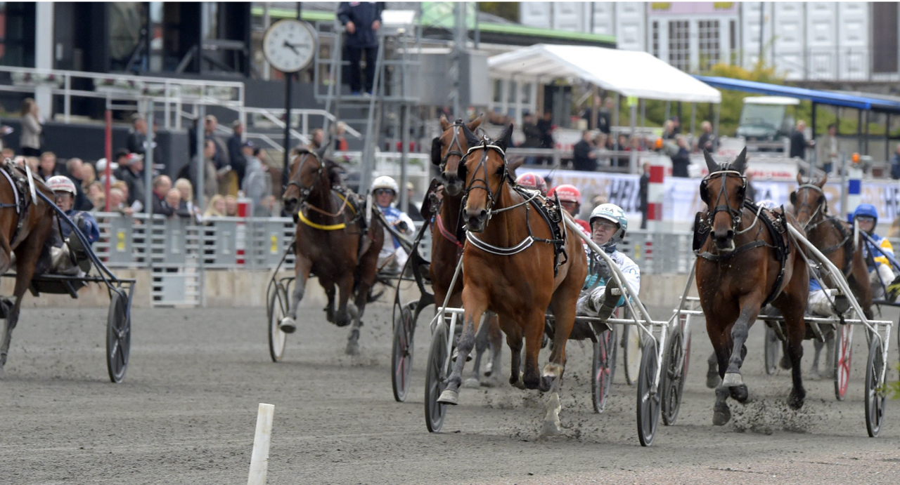Diana Zet och Örjan Kihlström vann Oaks. Foto Martin Langels/ALN