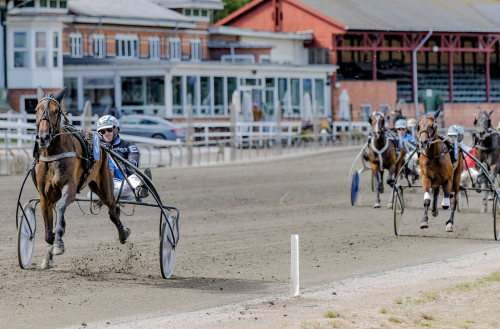 Första segern för Uncle Lasse