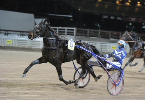 Lekande lätt från spets