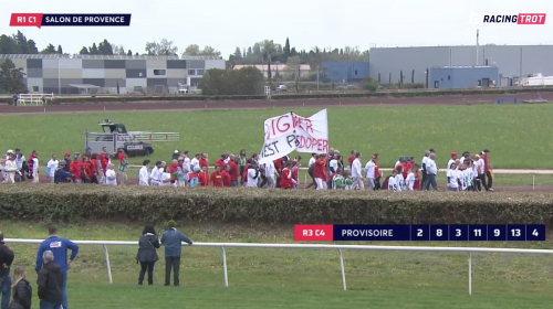 Marscherade för häktad tränare