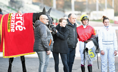 Stortränare blir av med licens