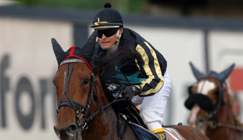 Jockeystrejk mot nya spöregler