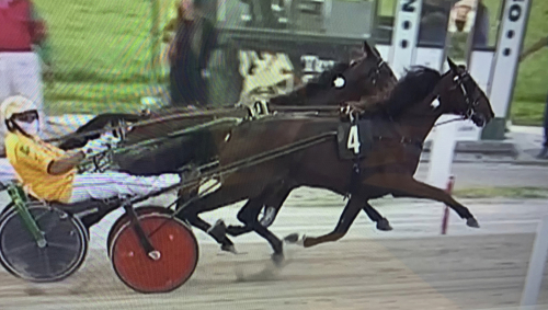 Derbyetta spurtade till seger