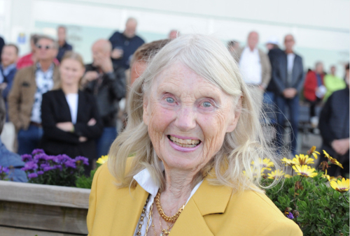 Full hand för Menhammar