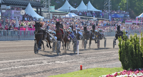 Tvåa i Elitloppspremiären