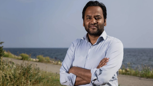 Sparkad fem dagar innan årsstämman