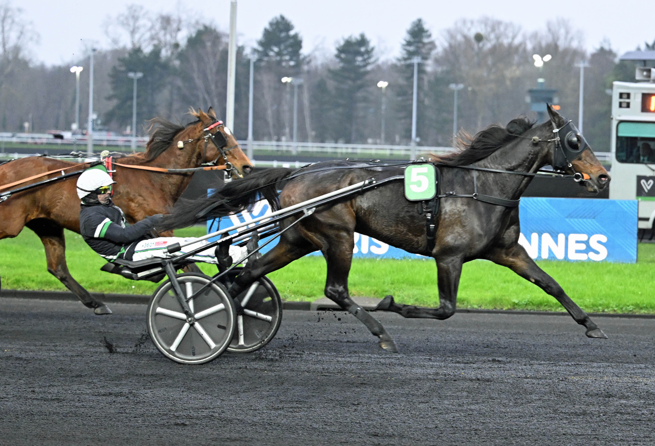 Prix de Saint-James spurtvanns av Self Explosive och Benjamin Rochard. Foto: Gerard Forni