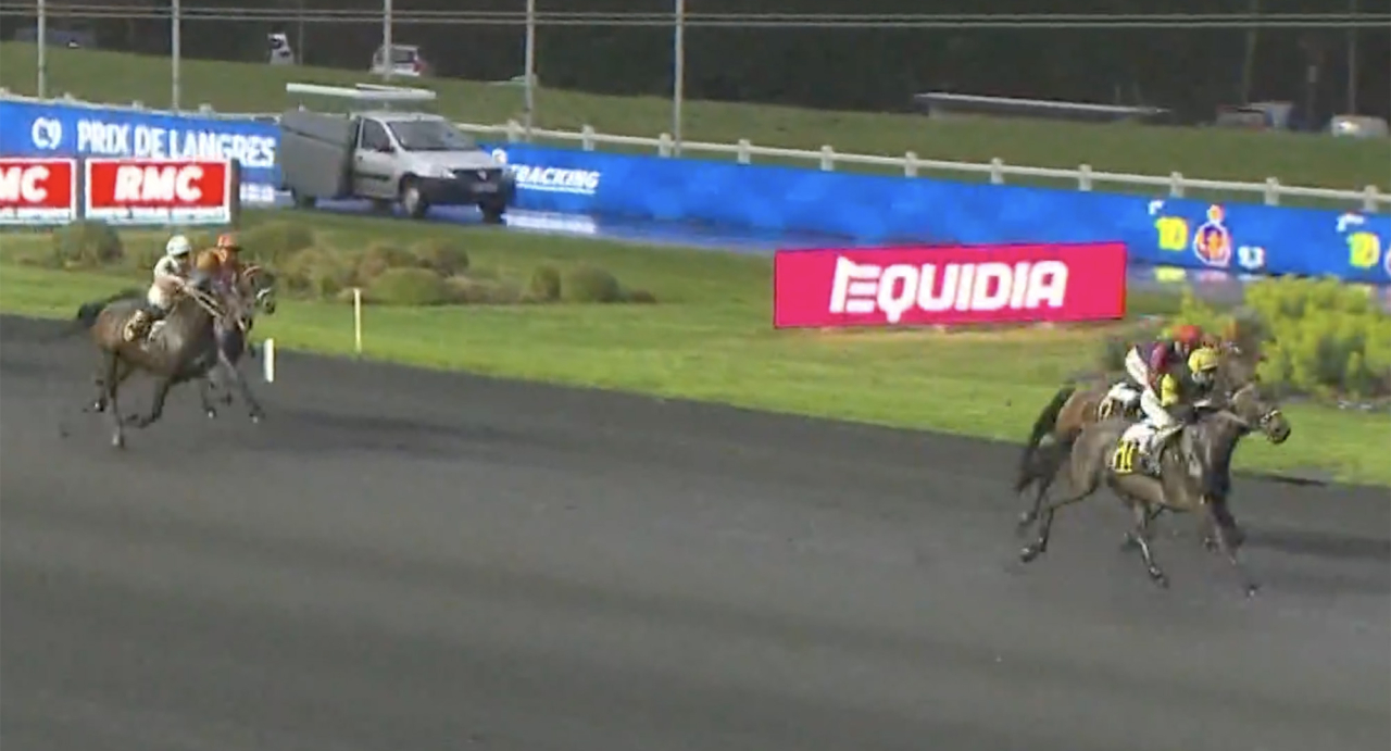 Jupiter de Play vann montélopp på Vincennes med Juhani Partanens tioårige svenskfödde valack Västerbo Imtheman gott spurtande som trea. Skärmbild ATG Live