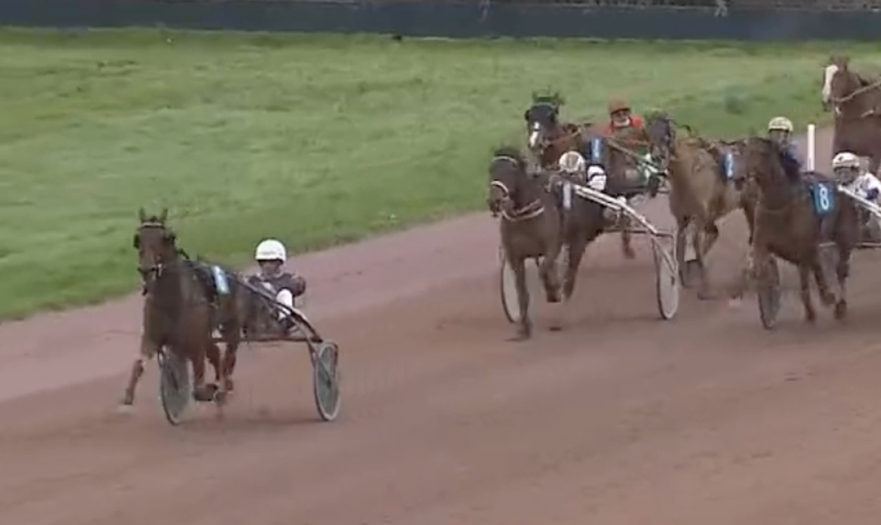 Rossi Garline går enkelt undan för Tristan Bord.