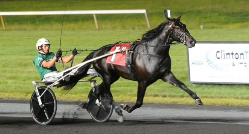 Fyraåringsstjärna byter tränare