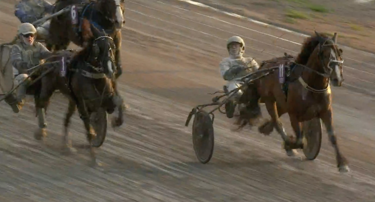 Jan Ove Olsen-tränade B.W.Jackpot och Örjan Kihlström tog hem Sleipner Cup-finalen för fyraåriga hingstar och valacker.Skärmbild ATG Live