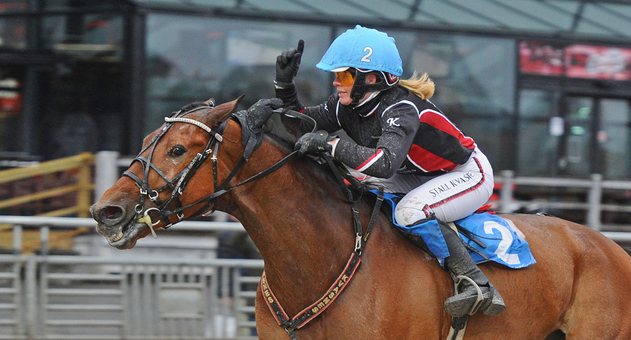 Kristina Kvasnes ska känna på hetluften på Vincennes med First One Diamond. Foto Adam Ström/Stalltz.se