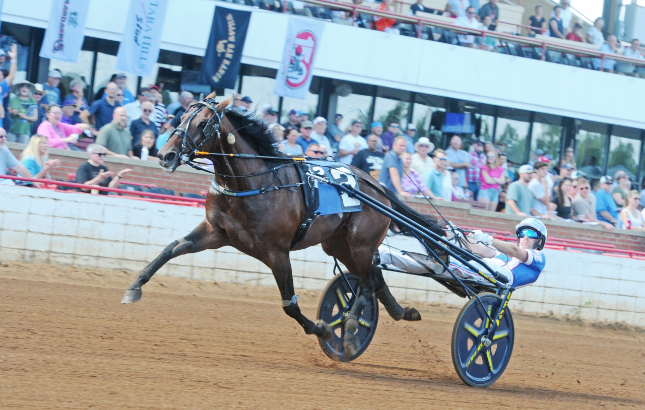 Pericilum spurtar till vinst för Scott Zeron. Foto: Adam Ström/stalltz.se