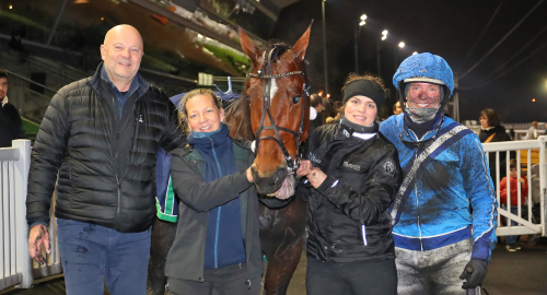 Åtta blågula jagar Pd’A-plats