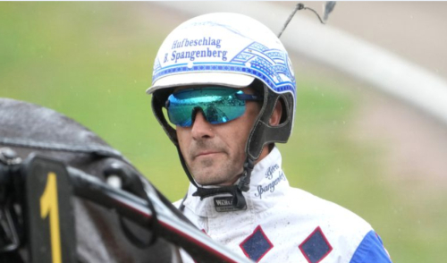 Avstängd efter razzia