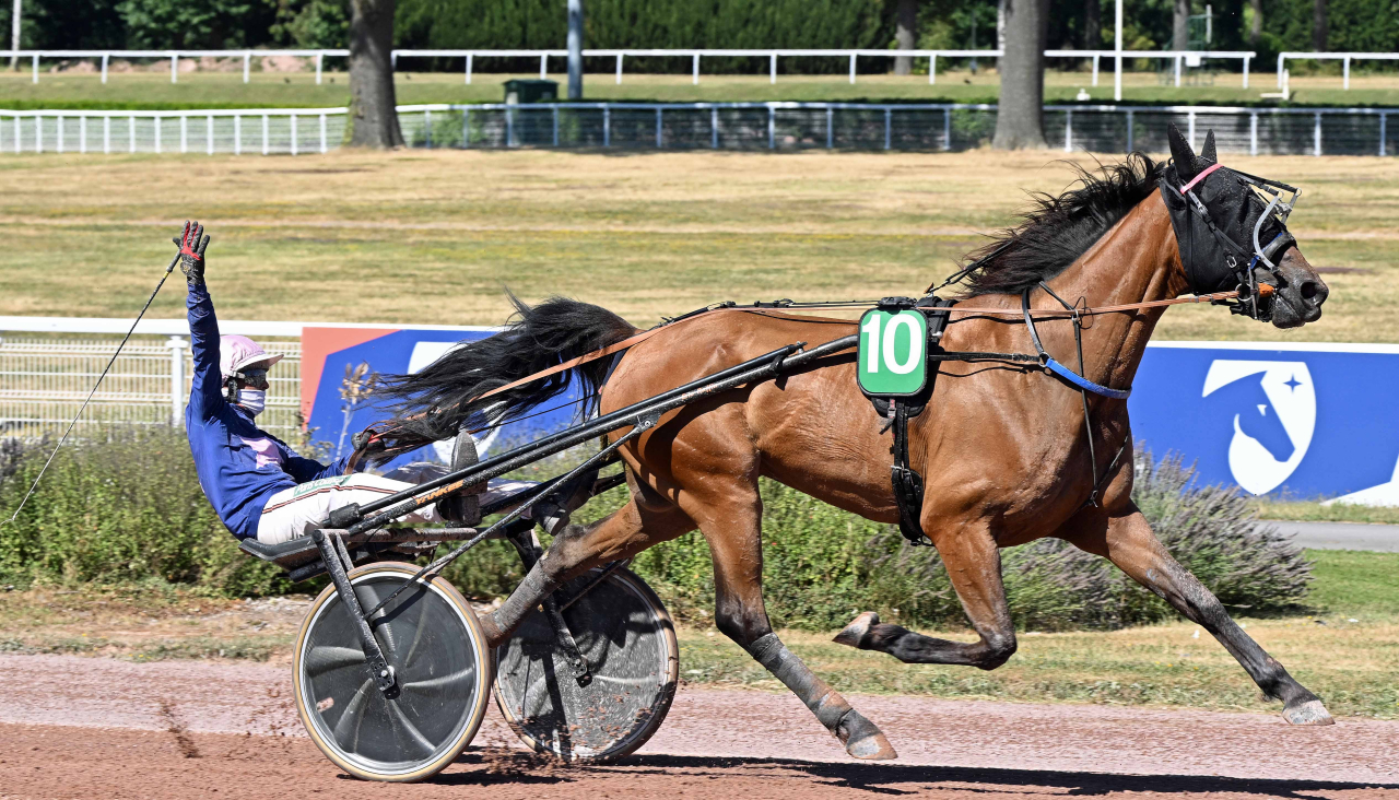 Lasko des Brousses vinner för Eric Raffin. Foto: Gerard Forni
