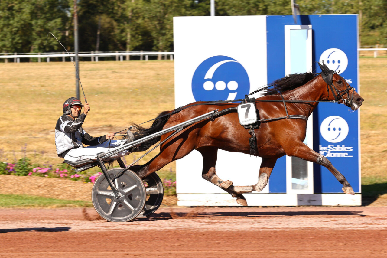 Jackpot Mearas och Dwight Pieters vid segern idag.
Foto: Scoopdyga