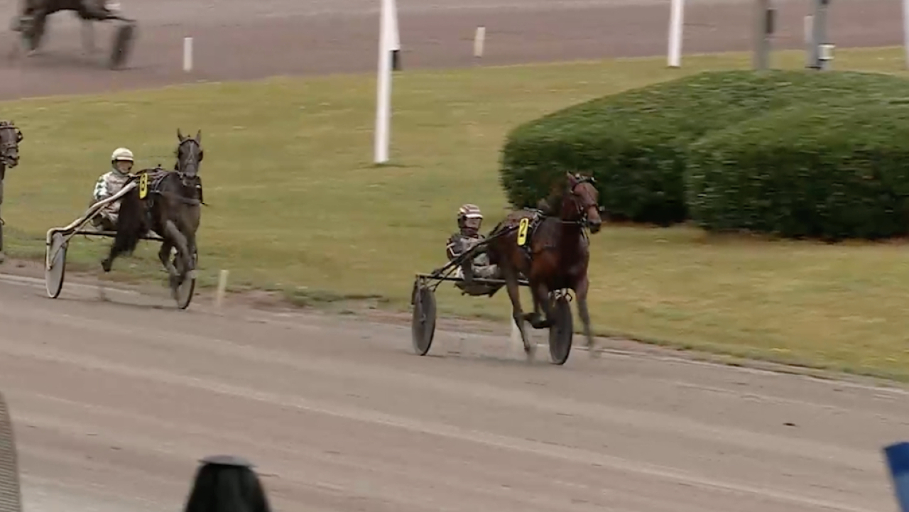 Nassir Dust och Robin Bakker vinner hur enkelt som helst.