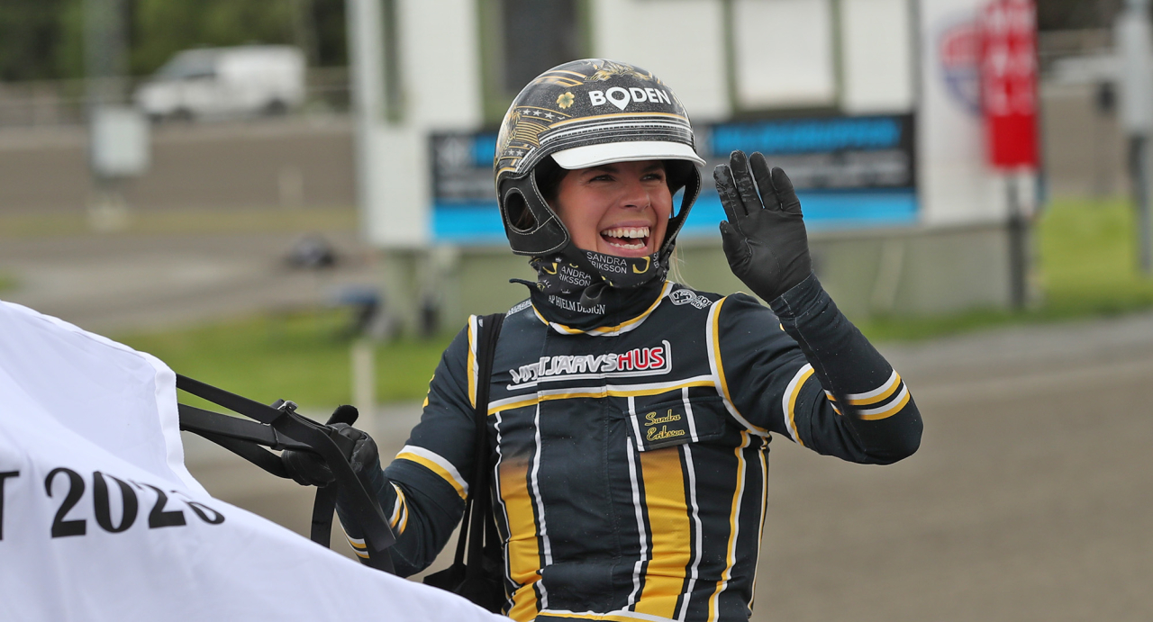 Får Sandra Eriksson jubla ikväll? Foto Mathias Hedlund/Sulkysport
