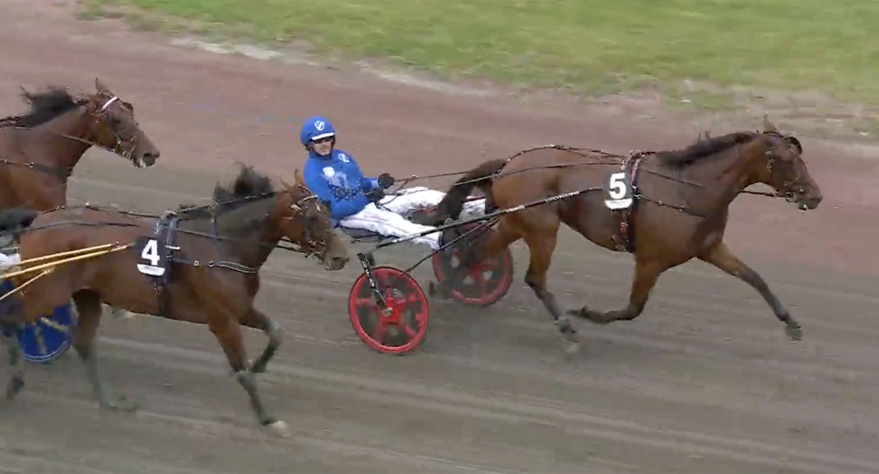 Johan Untersteiner kunde finåka bakom Nilla Lane på Färjestad idag. Skärmbild ATG Live