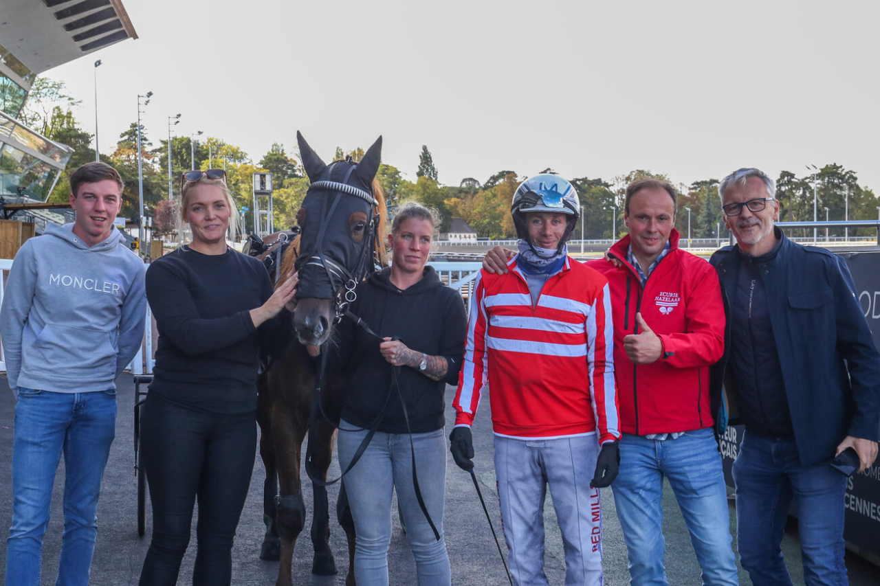 Maria Törnqvist tillsammans med Fawaz Mil efter segern på Vincennes idag. Foto: Scoopdyga