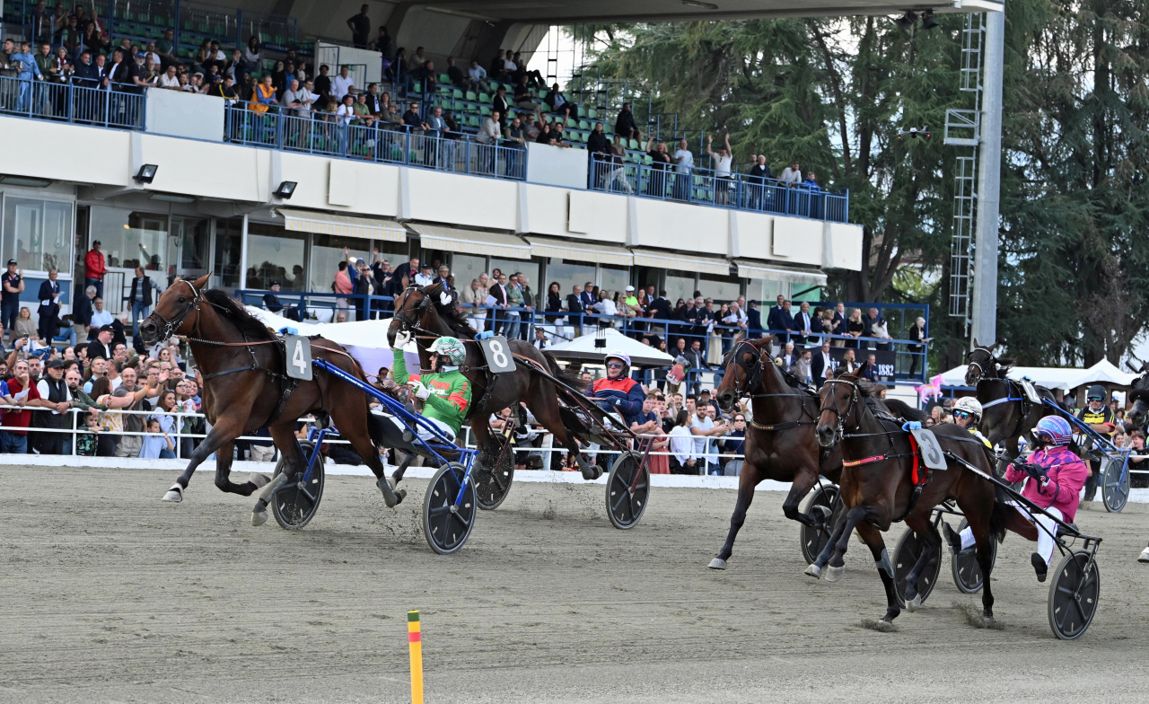 Andrea Guzzinati och Iceberg Lp tar hem det italienska Derbyt. Foto: Gerard Forni