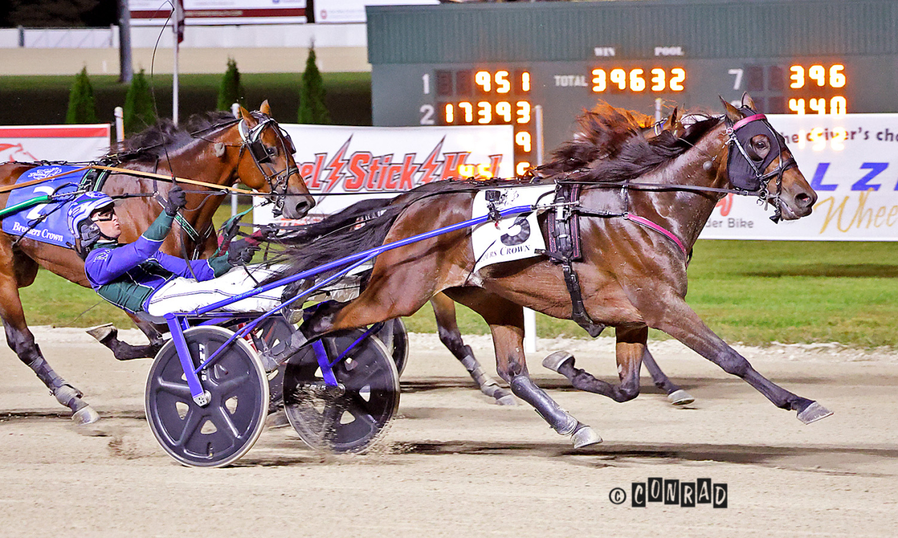 Diabolic Hill spurtar till vinst för Todd McCarthy. Foto: Conrad Photo
