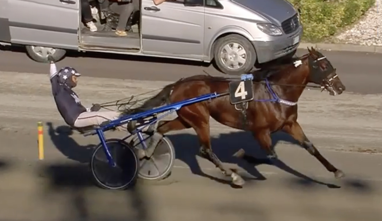 Iceberg Bi och Gabriele Gelorrmini vinner consolation i Italienskt Derby.