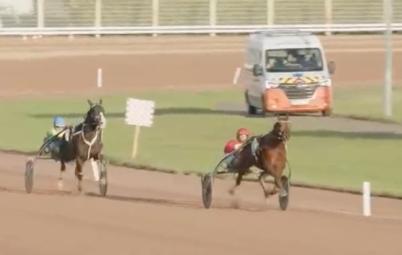 Muvrini vinner enkelt från spets för Gabriele Gelormini.